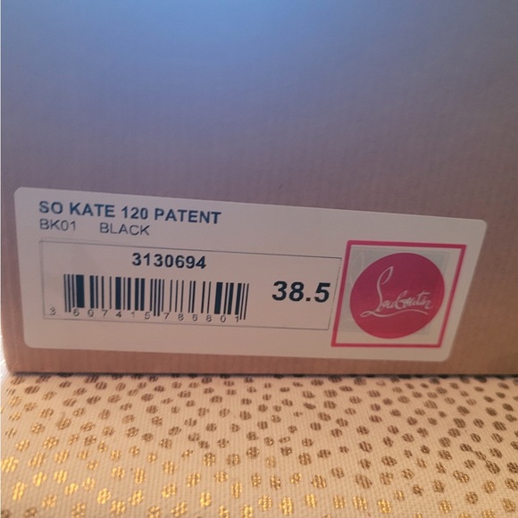 Size 38 worn once. Authentic of course. - Picture 5 of 5